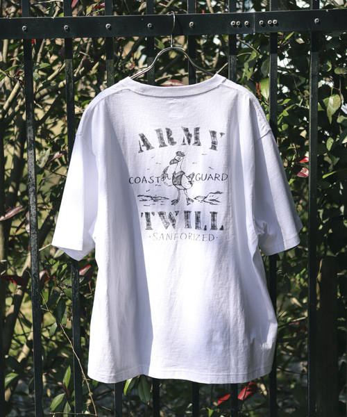ARMY TWILL（アーミーツイル）の「【ARMY TWILL / アーミーツイル】別注 ステンシルプリントTEE（Tシャツ/カットソー・メンズ・ブラックミックス/ホワイト/ホワイト系その他/ホワイト×ホワイト/ネイビー/サックスブルー・MEDIUM/LARGE）」の4枚目の写真