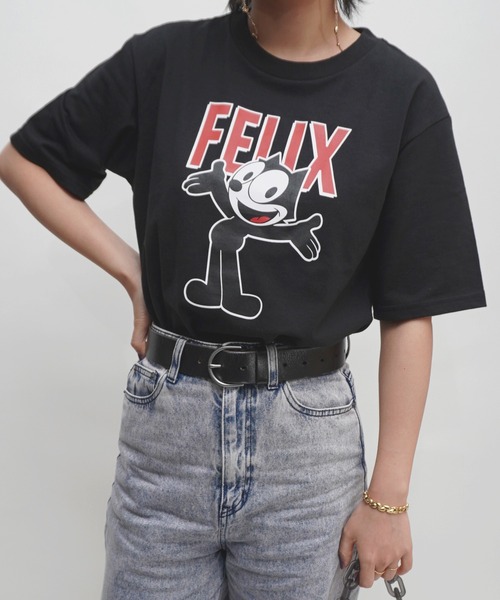 E.M.A.N.O.N(エマノン)の「【E.M.A.N.O.N】FELIXスタンドプリントレギュラーTシャツ/ロゴTシャツ(Tシャツ/カットソー・レディース・オフホワイト/ブラック/スミクロ・FREE)」の1枚目の写真