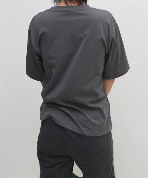 E.M.A.N.O.N(エマノン)の「【E.M.A.N.O.N】FELIXスタンドプリントレギュラーTシャツ/ロゴTシャツ(Tシャツ/カットソー・レディース・オフホワイト/ブラック/スミクロ・FREE)」の11枚目の写真