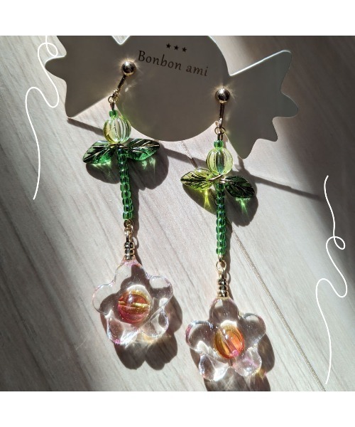 tone(トーン)の「【hazeleyes】ゆらゆらお花のビーズイヤリング(Bonbonami ボンボンアミ)(MA)(イヤリング・レディース・オレンジ系その他・FREE)」の2枚目の写真