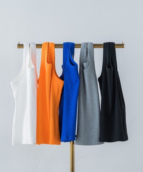 VICKY（ビッキー）の「【華奢見えさせる】ストレッチリブタンクトップ《洗濯機で洗える》（タンクトップ・レディース・オレンジ/ブルー/ホワイト/ブラック/グレー・M）」の3枚目の写真
