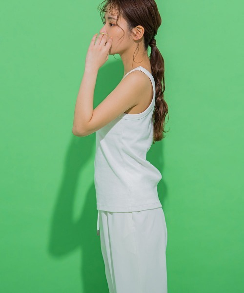 VICKY（ビッキー）の「【華奢見えさせる】ストレッチリブタンクトップ《洗濯機で洗える》（タンクトップ・レディース・オレンジ/ブルー/ホワイト/ブラック/グレー・M）」の10枚目の写真