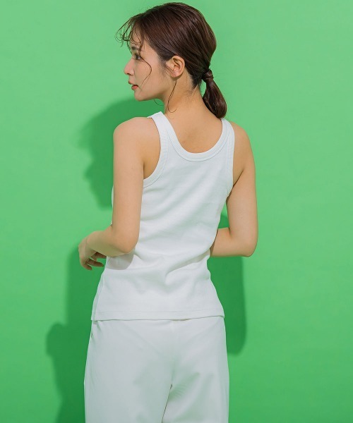 VICKY（ビッキー）の「【華奢見えさせる】ストレッチリブタンクトップ《洗濯機で洗える》（タンクトップ・レディース・オレンジ/ブルー/ホワイト/ブラック/グレー・M）」の14枚目の写真