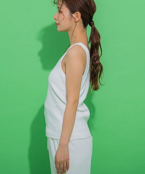 VICKY（ビッキー）の「【華奢見えさせる】ストレッチリブタンクトップ《洗濯機で洗える》（タンクトップ・レディース・オレンジ/ブルー/ホワイト/ブラック/グレー・M）」の18枚目の写真