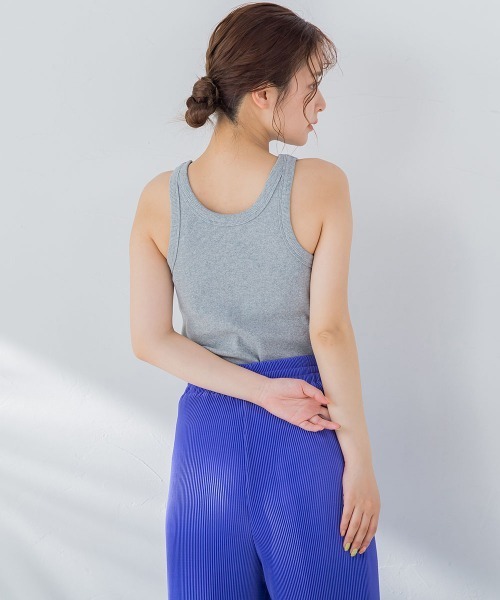 VICKY（ビッキー）の「【華奢見えさせる】ストレッチリブタンクトップ《洗濯機で洗える》（タンクトップ・レディース・オレンジ/ブルー/ホワイト/ブラック/グレー・M）」の8枚目の写真