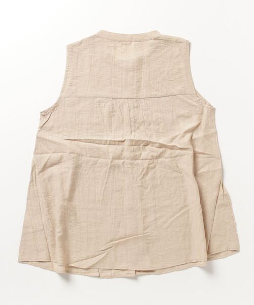 Chiaro(キアロ)の「chiaro ピンタックノースリブラウス(シャツ/ブラウス・レディース・ベージュ・FREE)」の2枚目の写真