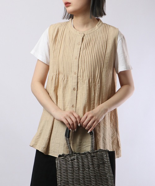 Chiaro(キアロ)の「chiaro ピンタックノースリブラウス(シャツ/ブラウス・レディース・ベージュ・FREE)」の7枚目の写真