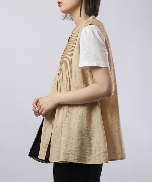 Chiaro(キアロ)の「chiaro ピンタックノースリブラウス(シャツ/ブラウス・レディース・ベージュ・FREE)」の8枚目の写真