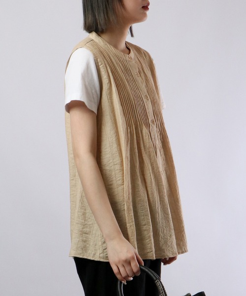 Chiaro(キアロ)の「chiaro ピンタックノースリブラウス(シャツ/ブラウス・レディース・ベージュ・FREE)」の10枚目の写真