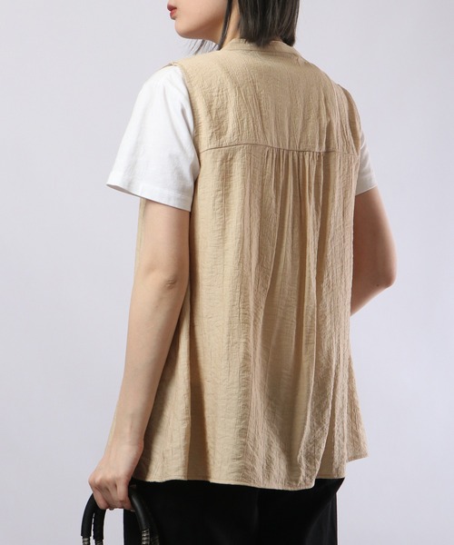 Chiaro(キアロ)の「chiaro ピンタックノースリブラウス(シャツ/ブラウス・レディース・ベージュ・FREE)」の9枚目の写真