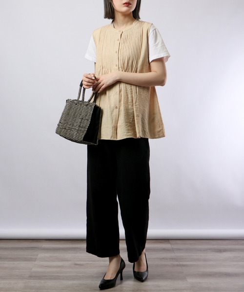 Chiaro(キアロ)の「chiaro ピンタックノースリブラウス(シャツ/ブラウス・レディース・ベージュ・FREE)」の12枚目の写真