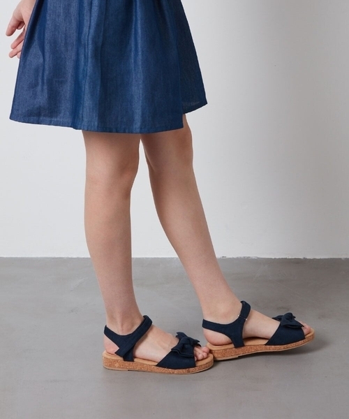 a.v.v（アーヴェヴェ）の「[KIDS]リボンサンダル[WEB限定サイズ]（サンダル・キッズ・ネイビー/ライトブルー/ライトパープル・19/18/22/20/21/23）」の8枚目の写真