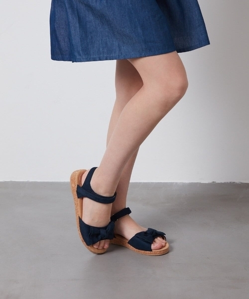 a.v.v（アーヴェヴェ）の「[KIDS]リボンサンダル[WEB限定サイズ]（サンダル・キッズ・ネイビー/ライトブルー/ライトパープル・19/18/22/20/21/23）」の6枚目の写真