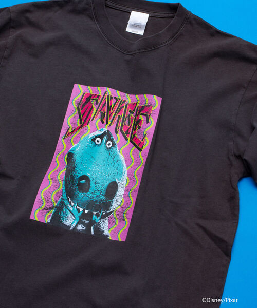 GLOSTER（グロスター）の「【TOY STORY/トイストーリー】ピグメント プリントTシャツ（Tシャツ/カットソー・メンズ・ブラック系その他/ブラック系その他3/ブラック系その他2・M/L）」の2枚目の写真