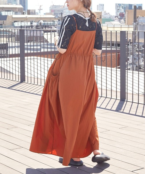 w closet（ダブルクローゼット）の「【前後2WAY】ビッグギャザーポケットキャミワンピース（ワンピース・レディース・ブラック/キナリ/ダークオレンジ・FREE）」の11枚目の写真