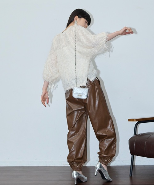 THE YOn（ザヨン）の「ヘアリーシャギーワイドタックスリーブブラウス（シャツ/ブラウス・レディース・ブラック/アイボリー・FREE）」の13枚目の写真