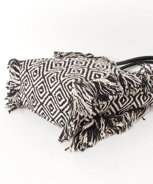 MAISON mou(メゾンムー)の「【Swaraj/スワラージ】JQ 2WAY Bag(ショルダーバッグ・レディース・ブラック/ピンク・FREE)」の4枚目の写真