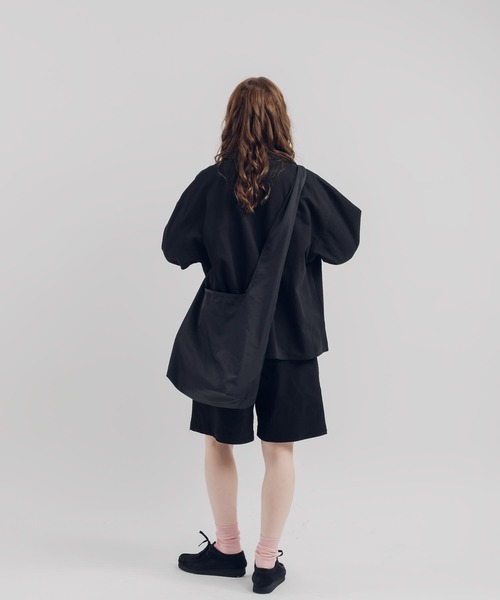 MUHET(ミュエータ)の「スキッパーシャツ(シャツ/ブラウス・レディース・ブラック/ブラウン・MEDIUM/X-LARGE)」の10枚目の写真