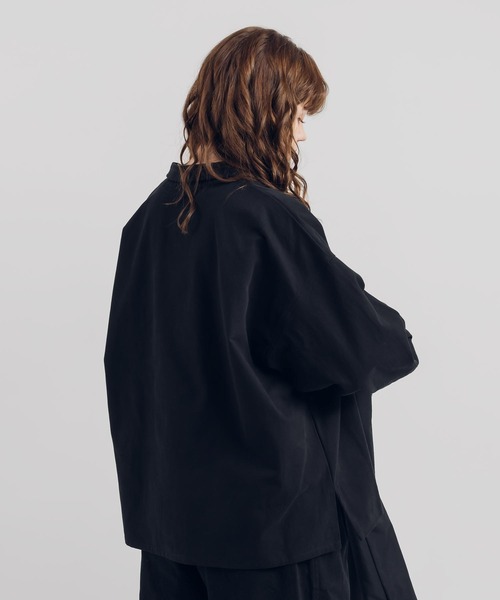 MUHET(ミュエータ)の「スキッパーシャツ(シャツ/ブラウス・レディース・ブラック/ブラウン・MEDIUM/X-LARGE)」の7枚目の写真