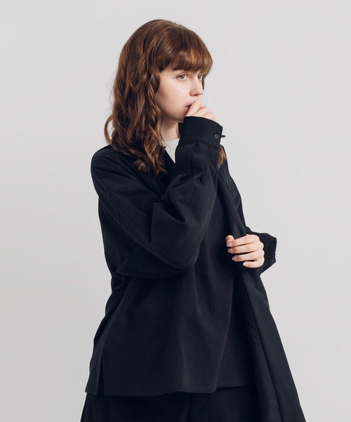 MUHET(ミュエータ)の「スキッパーシャツ(シャツ/ブラウス・レディース・ブラック/ブラウン・MEDIUM/X-LARGE)」の6枚目の写真