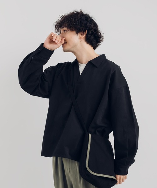MUHET(ミュエータ)の「スキッパーシャツ(シャツ/ブラウス・レディース・ブラック/ブラウン・MEDIUM/X-LARGE)」の12枚目の写真