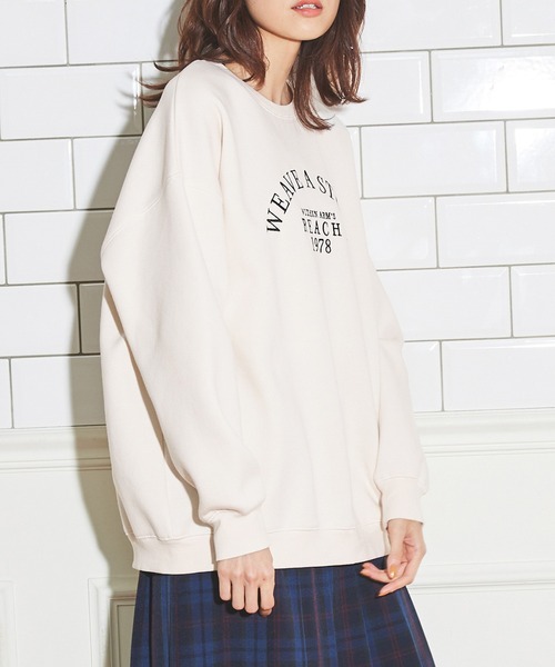 Honeys（ハニーズ）の「暖裏起毛ロゴ刺繍ビッグスウェットトレーナー（スウェット・レディース・スモークピンク/スミクロ/オートミール/アイボリー/ネイビー/杢グレー・S/M/L）」の2枚目の写真