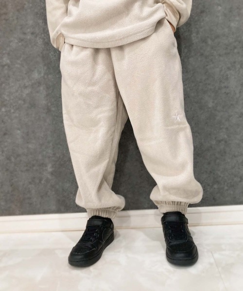 THE CASUAL(カジュアル)の「フリース バルーンパンツ(スウェットパンツ・キッズ・グレイッシュベージュ/チャコール/パープル/ブラック/ネイビー/オレンジ・130cm/140cm/160cm/150cm/110cm/120cm)」の3枚目の写真