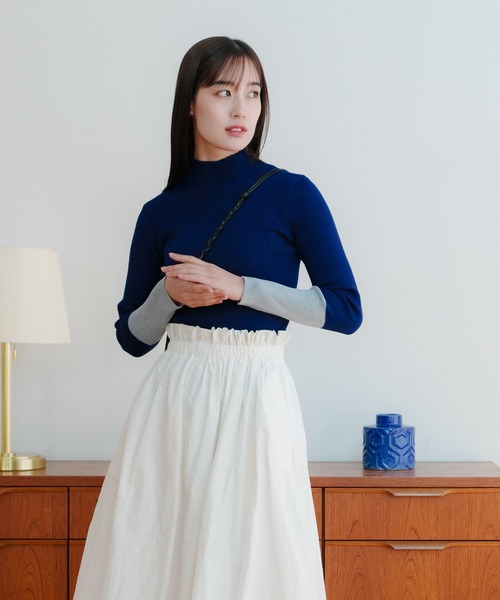 LIENCOEUR(リアンクール)の「バイカラーハイネックトップス(ニット/セーター・レディース・ライトブルー/ブラック/ネイビー・FREE)」の6枚目の写真