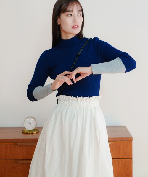 LIENCOEUR(リアンクール)の「バイカラーハイネックトップス(ニット/セーター・レディース・ライトブルー/ブラック/ネイビー・FREE)」の4枚目の写真