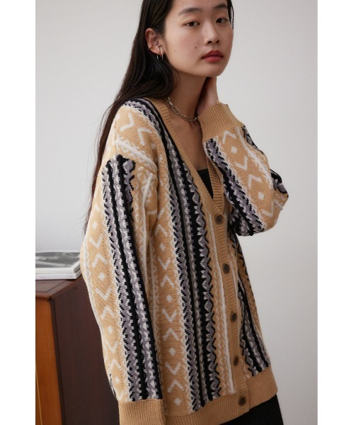 AZUL by moussy(アズールバイマウジー)の「柄ニットカーディガン(カーディガン/ボレロ・レディース・ベージュ系その他/ホワイト系その他・FREE)」の3枚目の写真