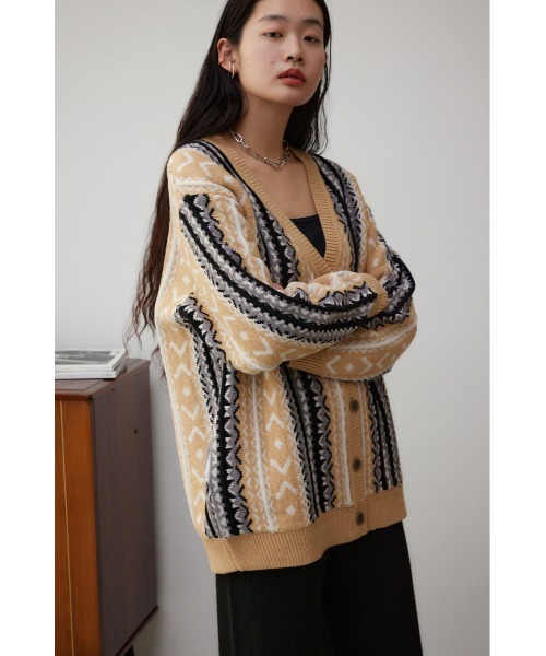 AZUL by moussy(アズールバイマウジー)の「柄ニットカーディガン(カーディガン/ボレロ・レディース・ベージュ系その他/ホワイト系その他・FREE)」の4枚目の写真