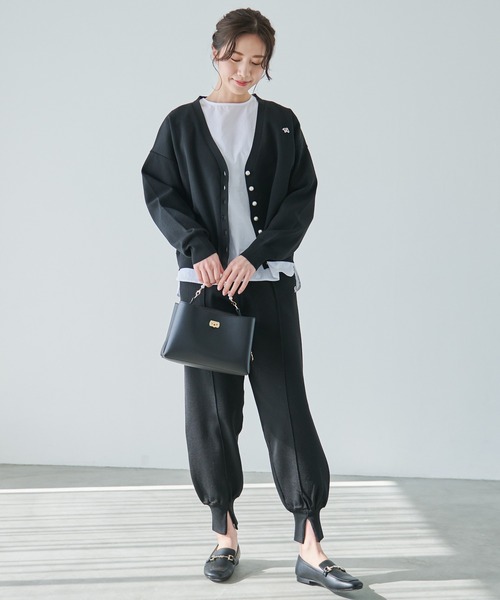 Arnold Palmer（アーノルドパーマー）の「フェイクレザー パールショルダー（ショルダーバッグ・レディース・ブラック/グレイッシュベージュ・F）」の4枚目の写真