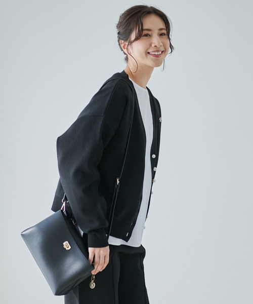 Arnold Palmer（アーノルドパーマー）の「フェイクレザー パールショルダー（ショルダーバッグ・レディース・ブラック/グレイッシュベージュ・F）」の3枚目の写真