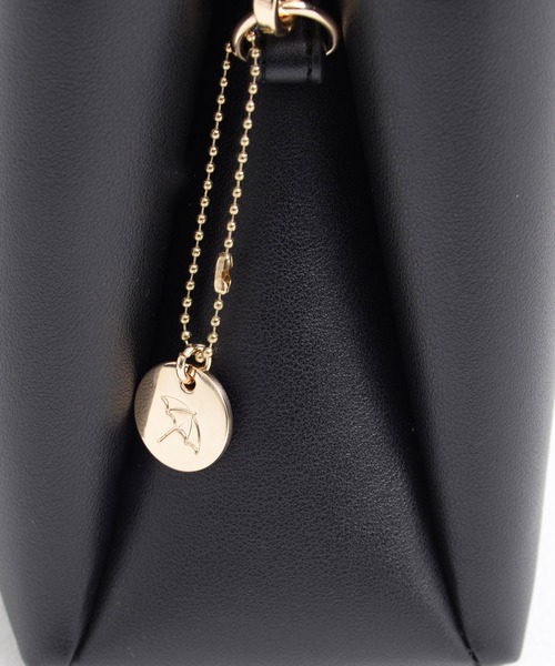 Arnold Palmer（アーノルドパーマー）の「フェイクレザー パールショルダー（ショルダーバッグ・レディース・ブラック/グレイッシュベージュ・F）」の8枚目の写真