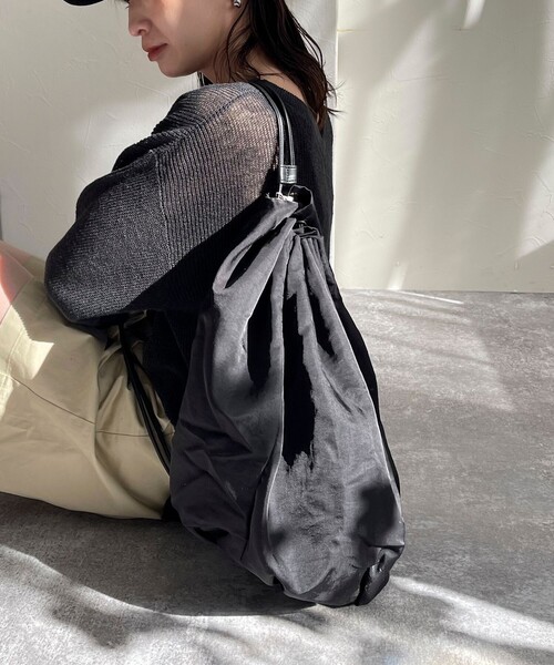fredy emue（フレディエミュ）の「ナイロンタックドロストショルダー＆リュック（ショルダーバッグ・レディース・ライトグレー/ブラック・FREE）」の3枚目の写真
