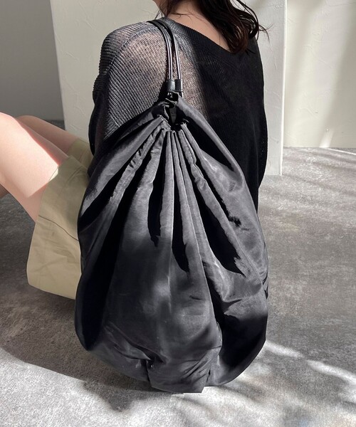 fredy emue（フレディエミュ）の「ナイロンタックドロストショルダー＆リュック（ショルダーバッグ・レディース・ライトグレー/ブラック・FREE）」の4枚目の写真