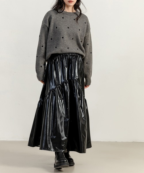 DAY CLOSET（デイ クローゼット）の「【ロング丈/コーデ冴えわたる光沢感】ラウンド切替ティアードメタリックフレアスカート レディース（スカート・レディース・ブラック/シルバー・M/L）」の5枚目の写真