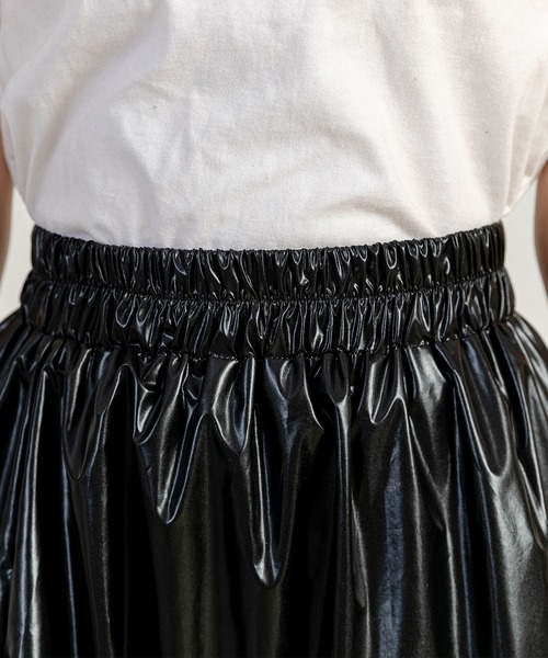 DAY CLOSET（デイ クローゼット）の「【ロング丈/コーデ冴えわたる光沢感】ラウンド切替ティアードメタリックフレアスカート レディース（スカート・レディース・ブラック/シルバー・M/L）」の20枚目の写真