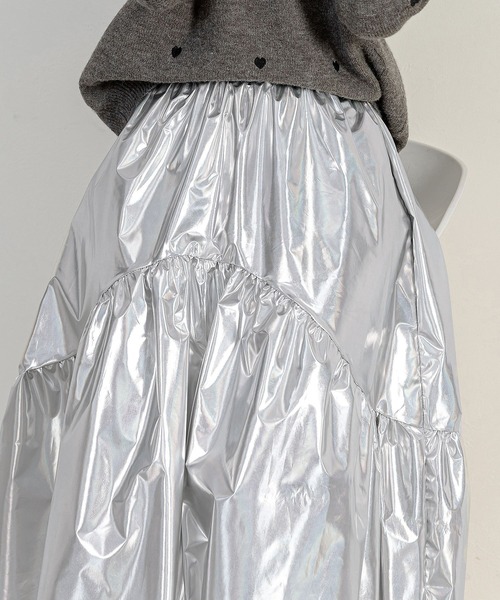 DAY CLOSET（デイ クローゼット）の「【ロング丈/コーデ冴えわたる光沢感】ラウンド切替ティアードメタリックフレアスカート レディース（スカート・レディース・ブラック/シルバー・M/L）」の21枚目の写真