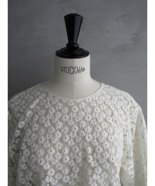 Heriter エンブロイダリーブラウス　新品タグ付き‼️ Heriter エンブロイダリーブラウス 新品タグ付き‼️ - メルカリ