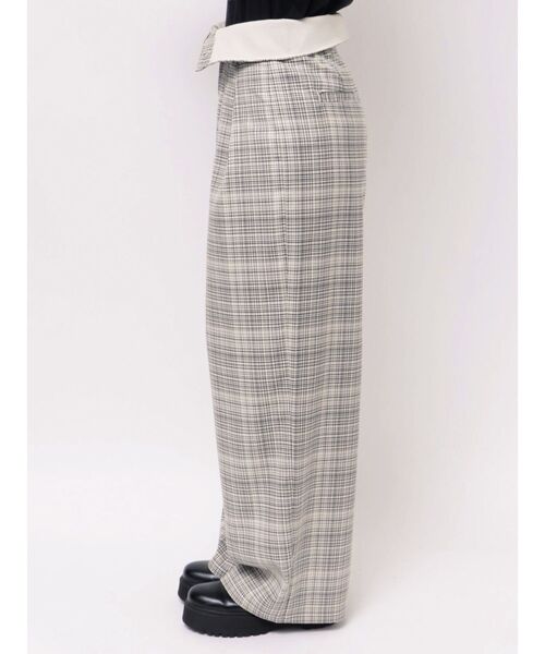 jouetie(ジュエティ)の「ターンバックウエストルーズパンツ(スラックス・レディース・オフホワイト/グレー/レッド・MEDIUM)」の5枚目の写真