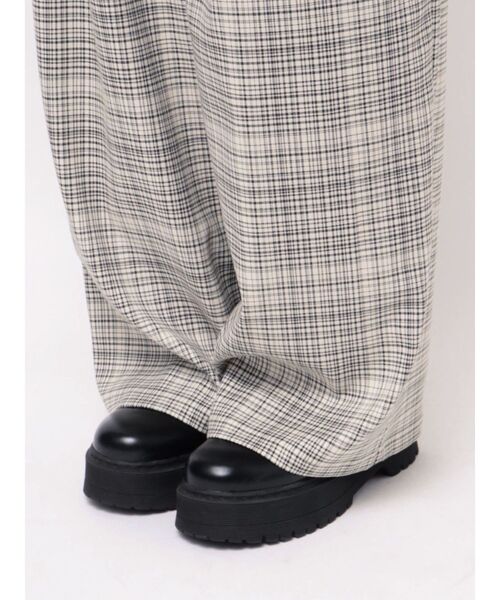 jouetie(ジュエティ)の「ターンバックウエストルーズパンツ(スラックス・レディース・オフホワイト/グレー/レッド・MEDIUM)」の8枚目の写真