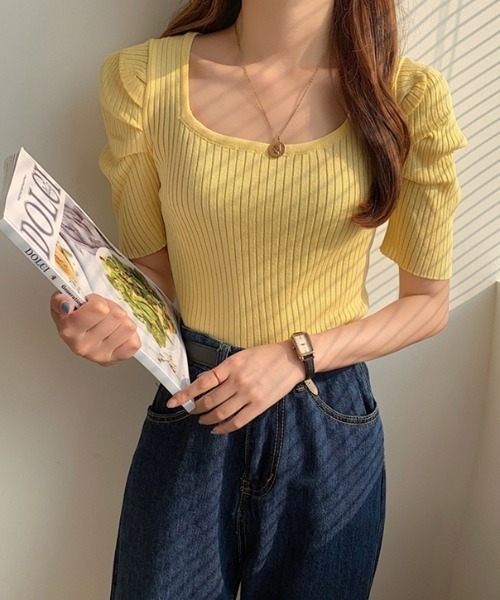 COCOMOMO(ココモモ)の「パワショルニット スクエアネック 五分袖 クロップドトップス(ニット/セーター・レディース・ブラック/ホワイト/パープル/イエロー/オレンジ・FREE)」の1枚目の写真