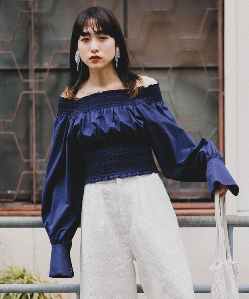 KBF（ケイビーエフ）の「スモッキングミニトップス（シャツ/ブラウス・レディース・ネイビー/アイボリー・ONE）」の20枚目の写真