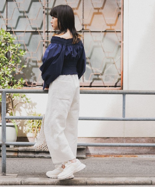 KBF（ケイビーエフ）の「スモッキングミニトップス（シャツ/ブラウス・レディース・ネイビー/アイボリー・ONE）」の3枚目の写真