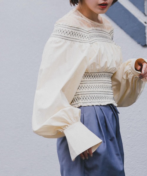 KBF（ケイビーエフ）の「スモッキングミニトップス（シャツ/ブラウス・レディース・ネイビー/アイボリー・ONE）」の8枚目の写真