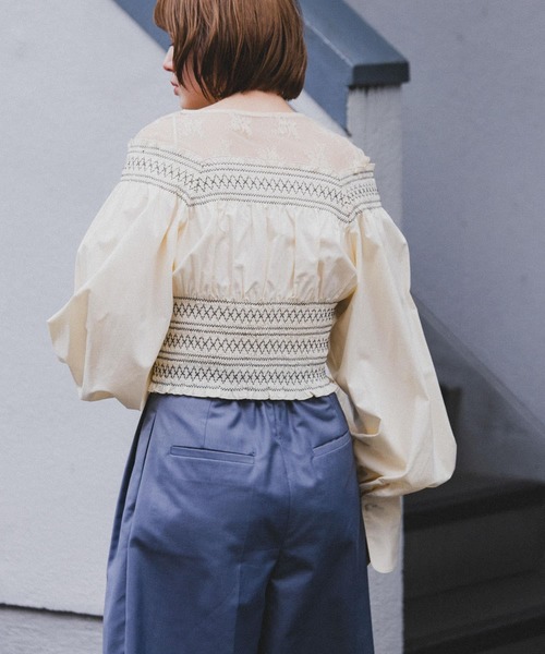 KBF（ケイビーエフ）の「スモッキングミニトップス（シャツ/ブラウス・レディース・ネイビー/アイボリー・ONE）」の9枚目の写真