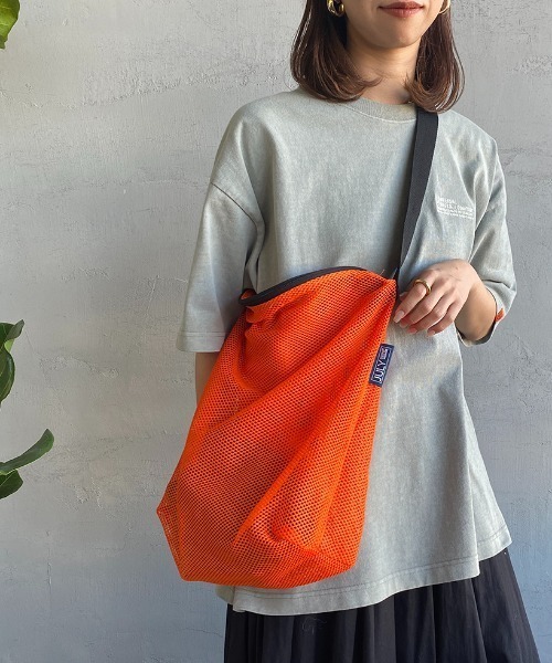 JULY NINE（ジュライナイン）の「[JULY NINE/ジュライナイン] SEQUEL メッシュショルダーバッグ（ショルダーバッグ・レディース・ブラック/オレンジ/ホワイト・ONE SIZE）」の3枚目の写真