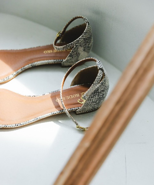 RODE SKO（ロデスコ）の「アンクルストラップサンダル（サンダル・レディース・ライトグレー/ブラック/アニマル・36/37/38）」の17枚目の写真