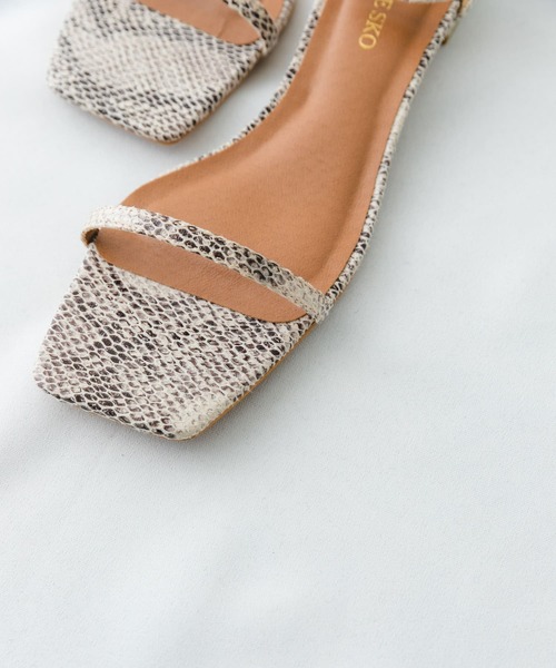 RODE SKO（ロデスコ）の「アンクルストラップサンダル（サンダル・レディース・ライトグレー/ブラック/アニマル・36/37/38）」の21枚目の写真